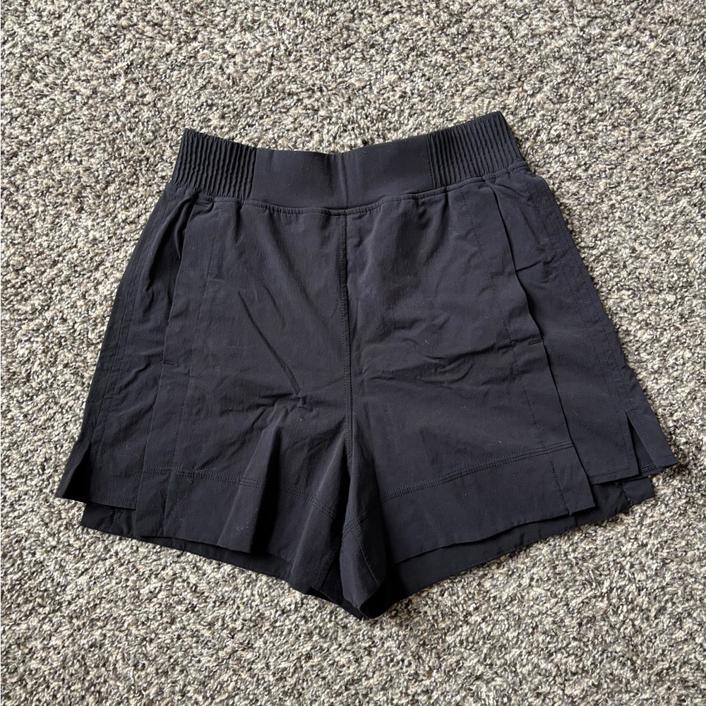 SOLD Lululemon strech woven shorts